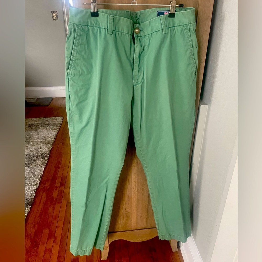 Men’s soft green vineyard vines chino pant